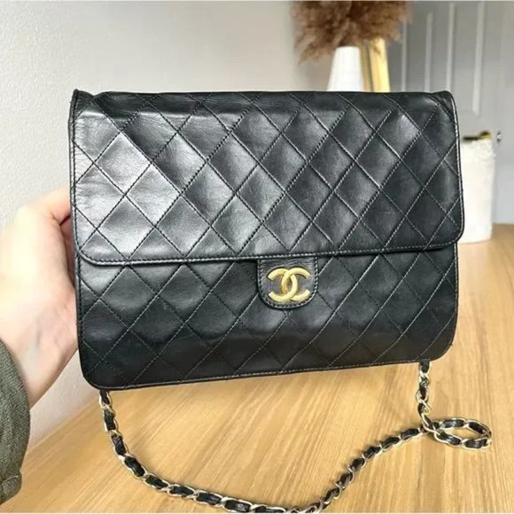 CHANNEL QUILTED LAMBSKIN SHOULDER BAG - Picture 2 of 7